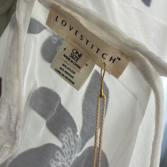 Floral velvet kimono from Vici - Picture 3 of 5